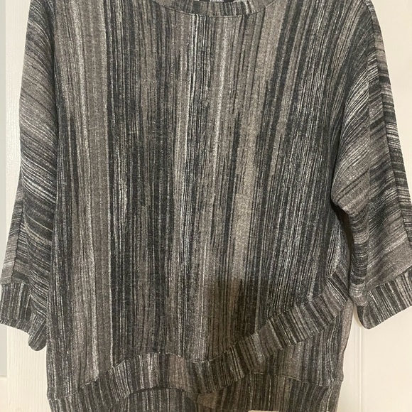 Simply Vera Vera Wang Gray/Black stripes. Size XS. - Picture 1 of 3